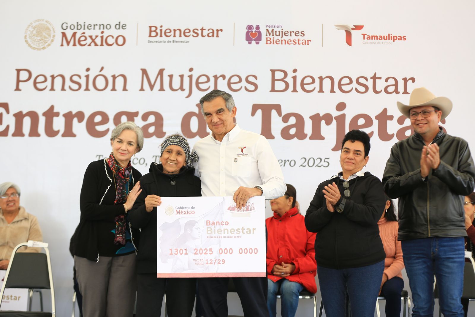 El gobernador Américo Villarreal refuerza el apoyo social con la entrega de tarjetas del programa «Mujeres Pensión Bienestar» en Tamaulipas