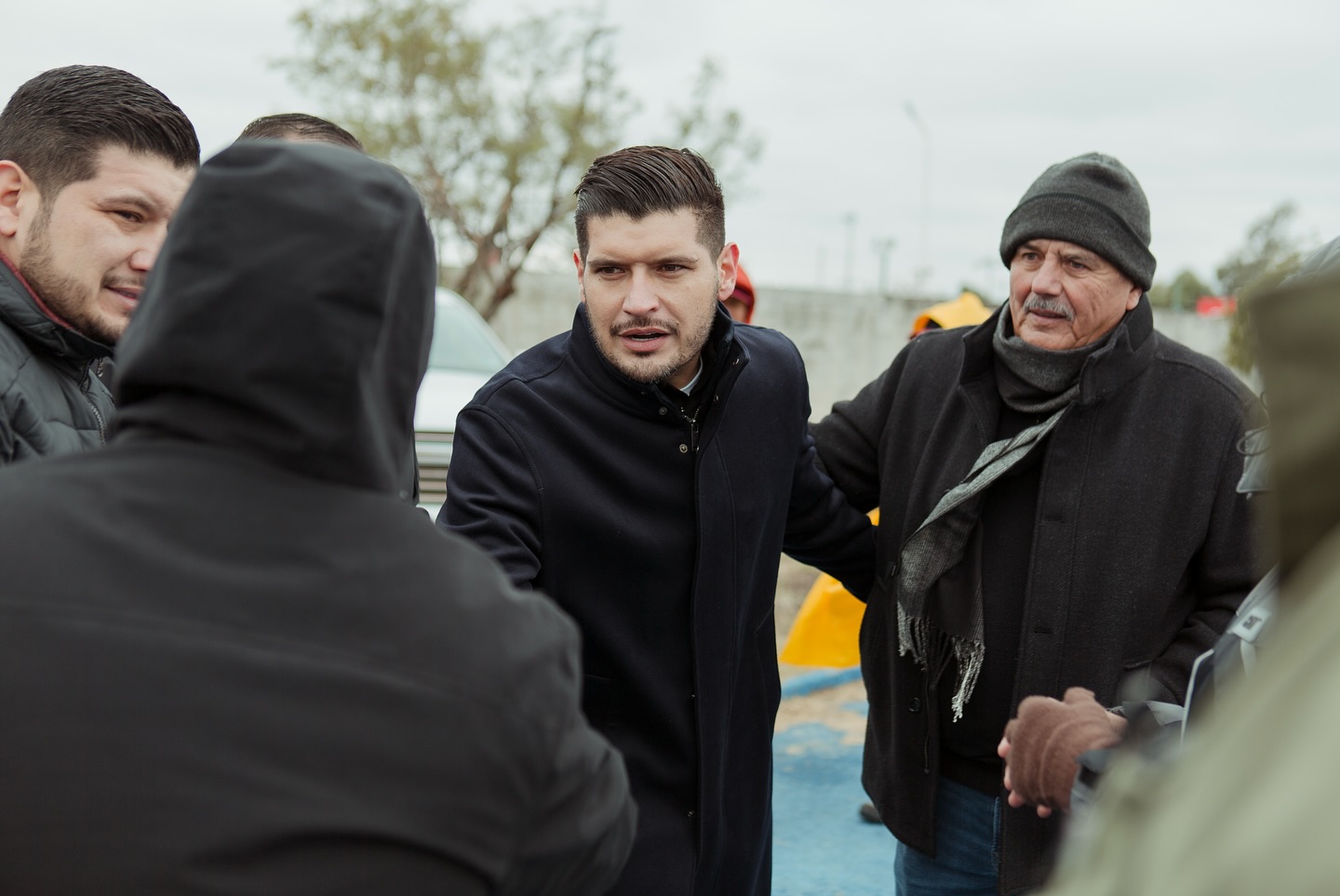 El alcalde Beto Granados supervisa albergue temporal para connacionales en tránsito