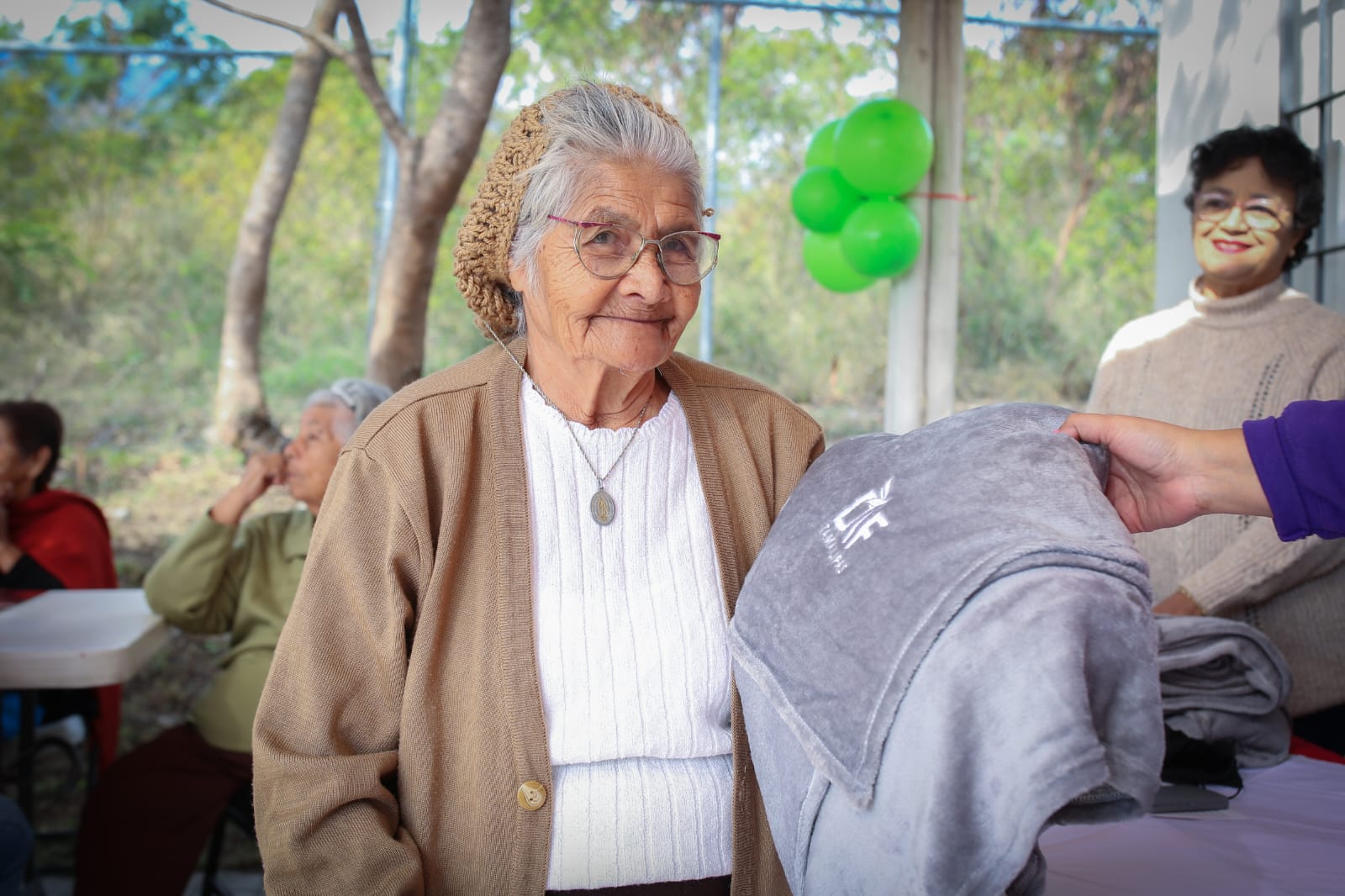 DIF Tamaulipas fortalece el bienestar de adultos mayores en 24 municipios con “Abrígate en Invierno”