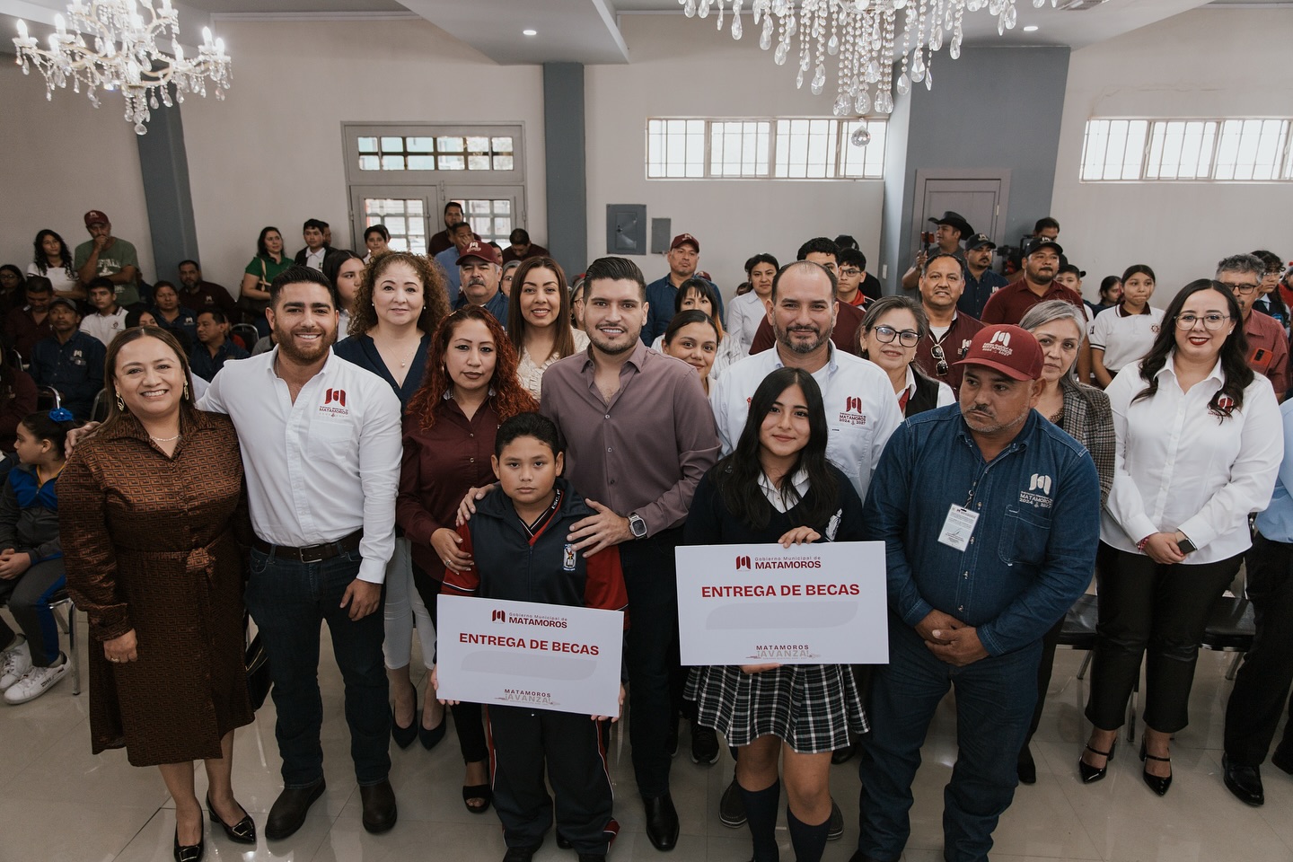 El alcalde Beto Granados fortalece el futuro de los estudiantes con becas para hijos de servidores públicos