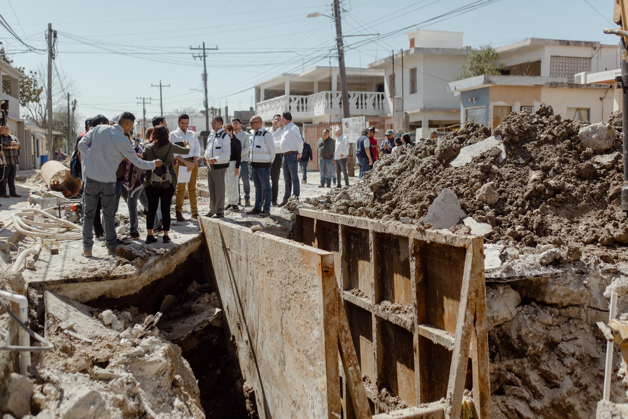 El alcalde Beto Granados supervisa mejoras en drenajes sanitarios para transformar Matamoros