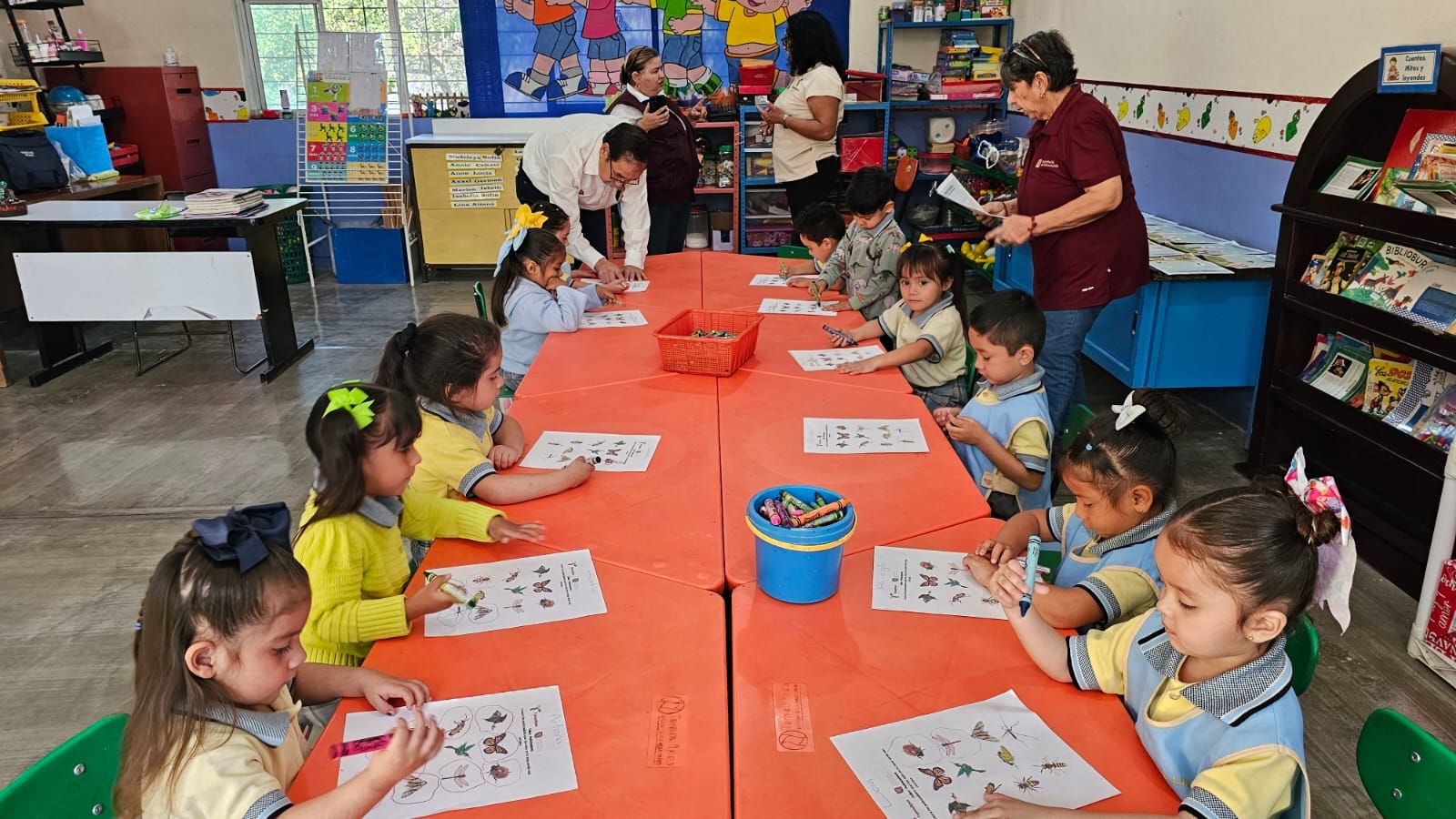 Escuelas conmemoran el Día Internacional de la Mujer y la Niña en la Ciencia