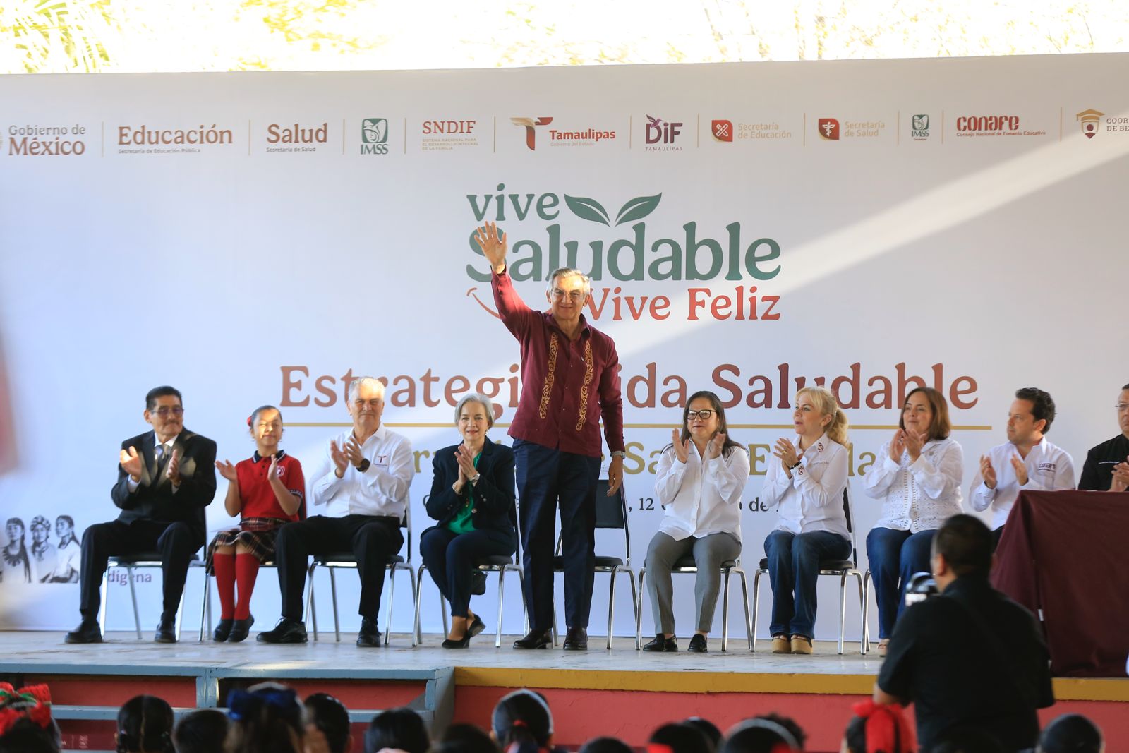 El gobernador Américo Villarreal junto a su esposa María de Villarreal inauguran las jornadas “Vive Saludable, Vive Feliz”