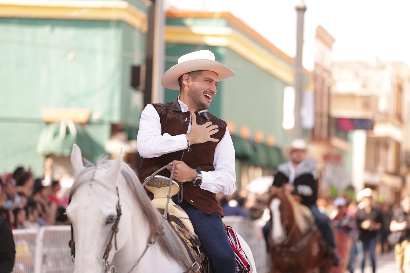 El alcalde Beto Granados presidió el Desfile Internacional de Fiestas Mexicanas