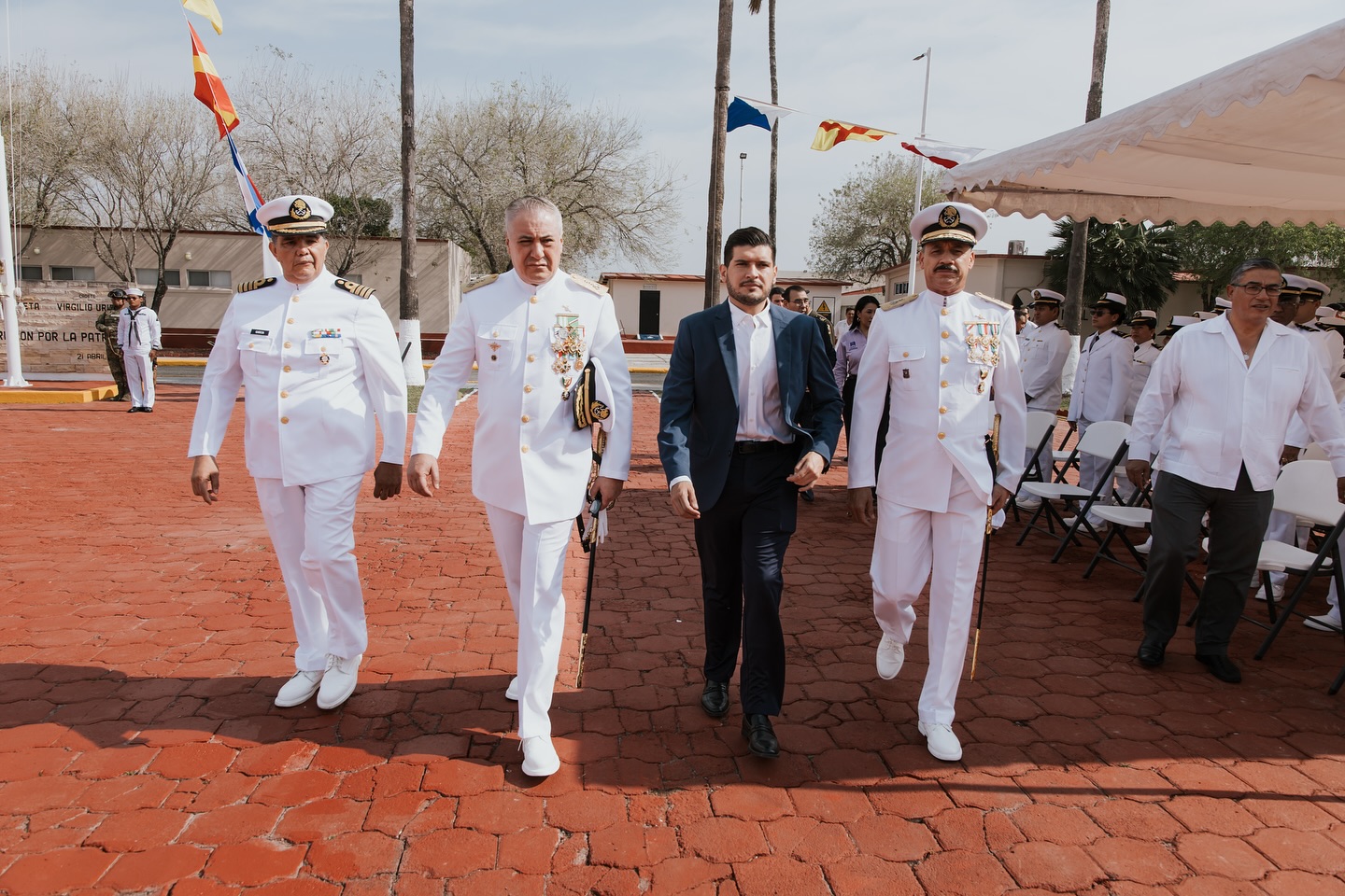 El alcalde Beto Granados participa en la ceremonia de cambio de mando en el Sector Naval
