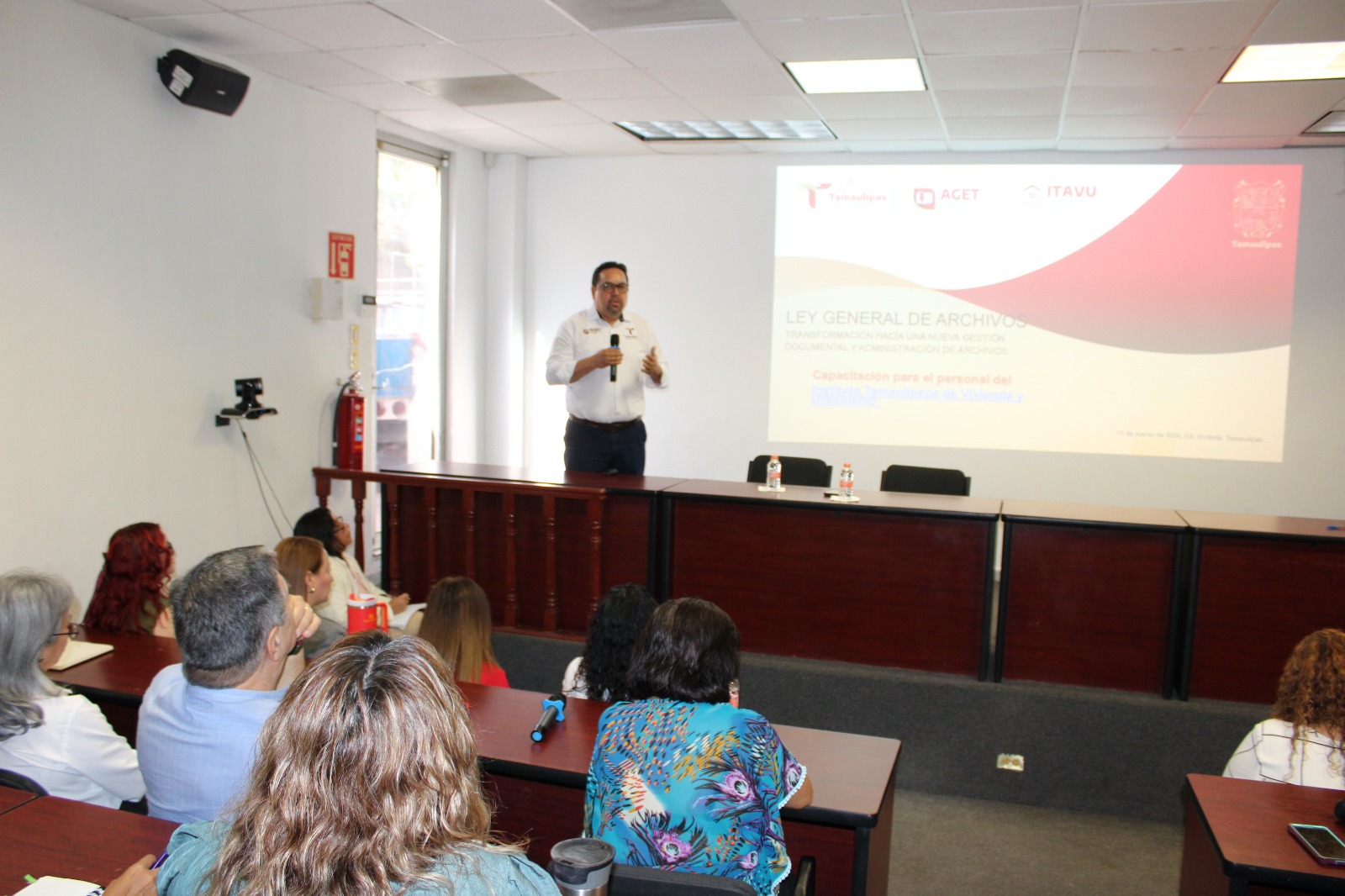 ITAVU fortalece la preservación del archivo histórico con digitalización