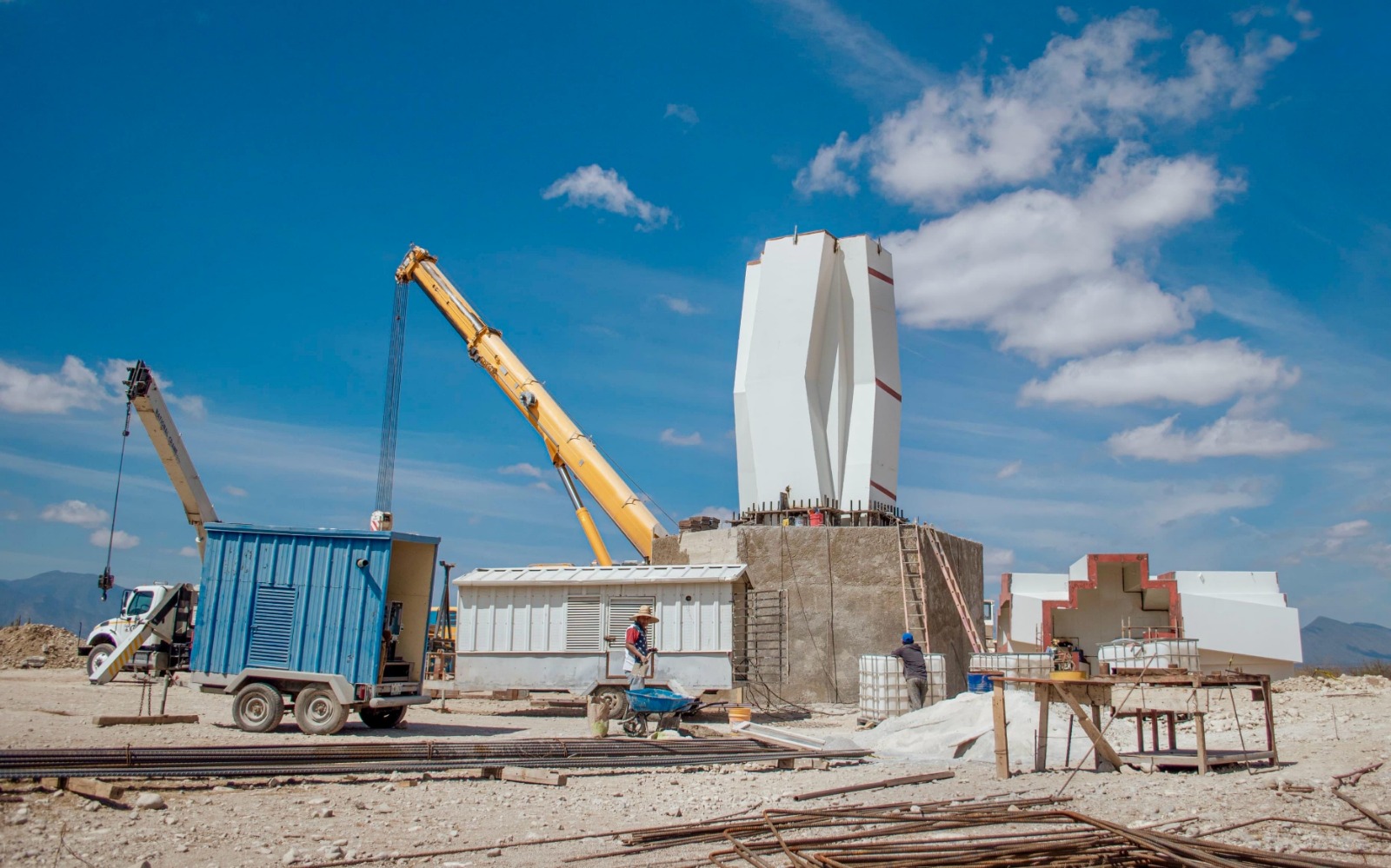 Avanza la instalación de la Cruz Monumental en Tula