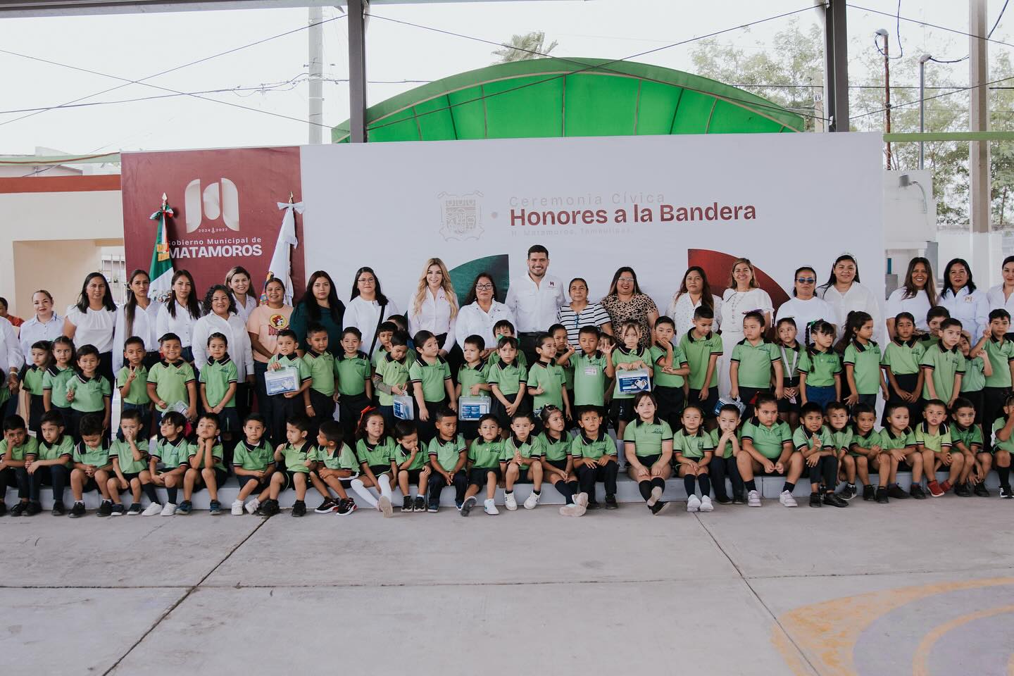 El alcalde Beto Granados participa en ceremonia de Honores a la Bandera en el Jardín de Niños de la Asociación de Agentes Aduanales