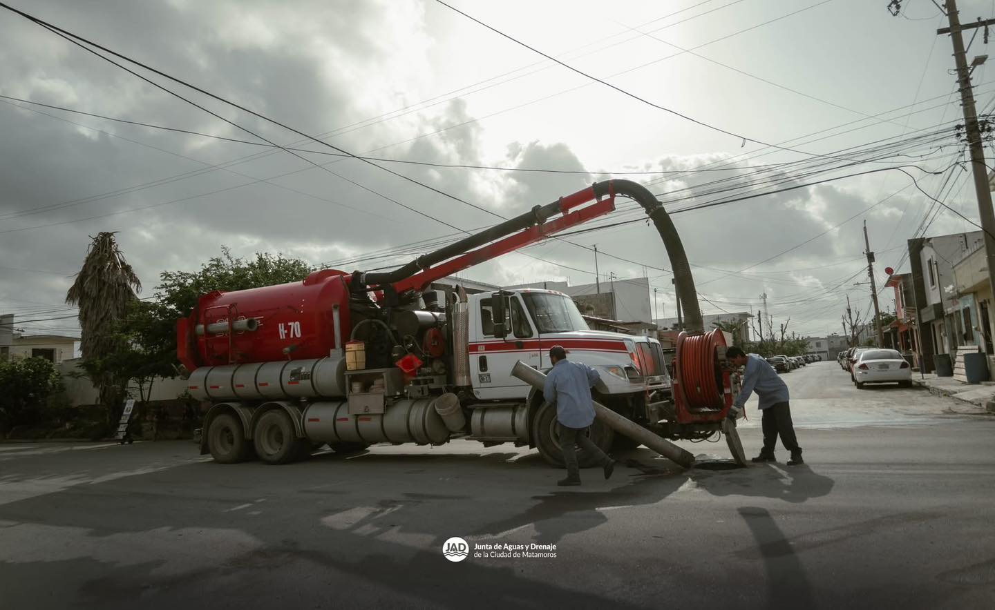 El Gobierno Municipal de Matamoros intensifica labores de limpieza en el sistema de drenaje