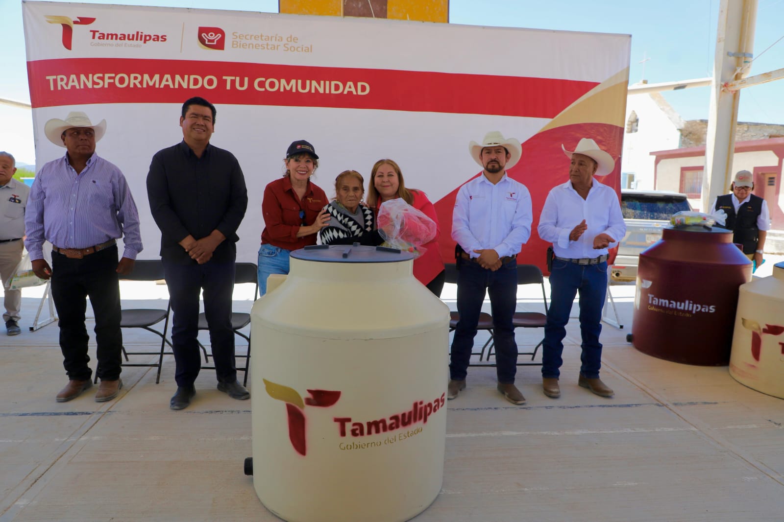 SEBIEN fortalece bienestar en Bustamante con entrega de apoyos