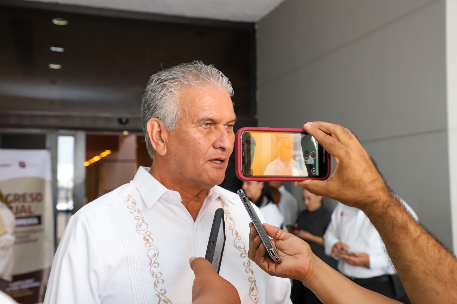 Vacunarse y completar esquemas, llamado de la Secretaría de Salud