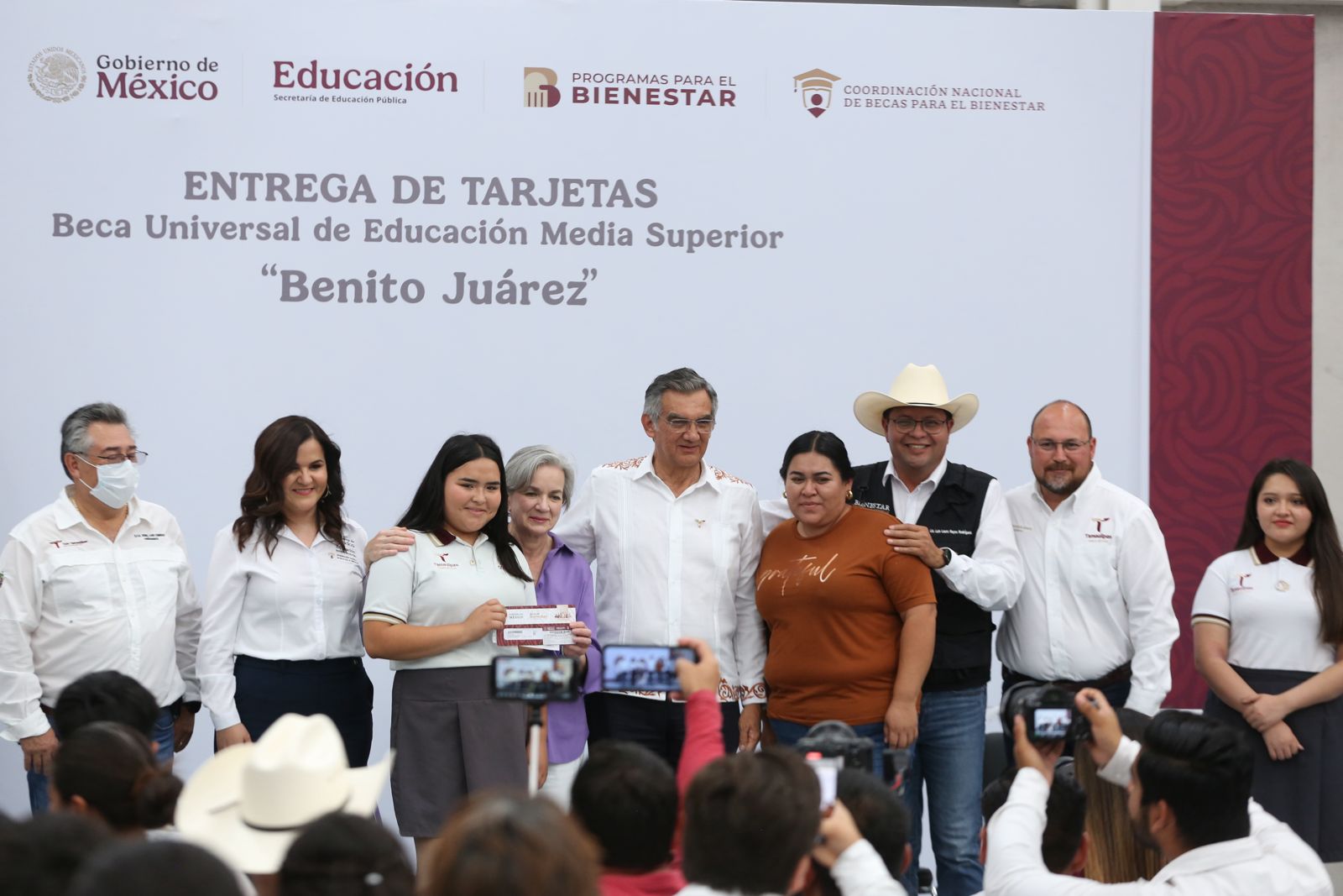 El gobernador Américo Villarreal participa en entrega de becas impulsada por la presidenta Claudia Sheinbaum