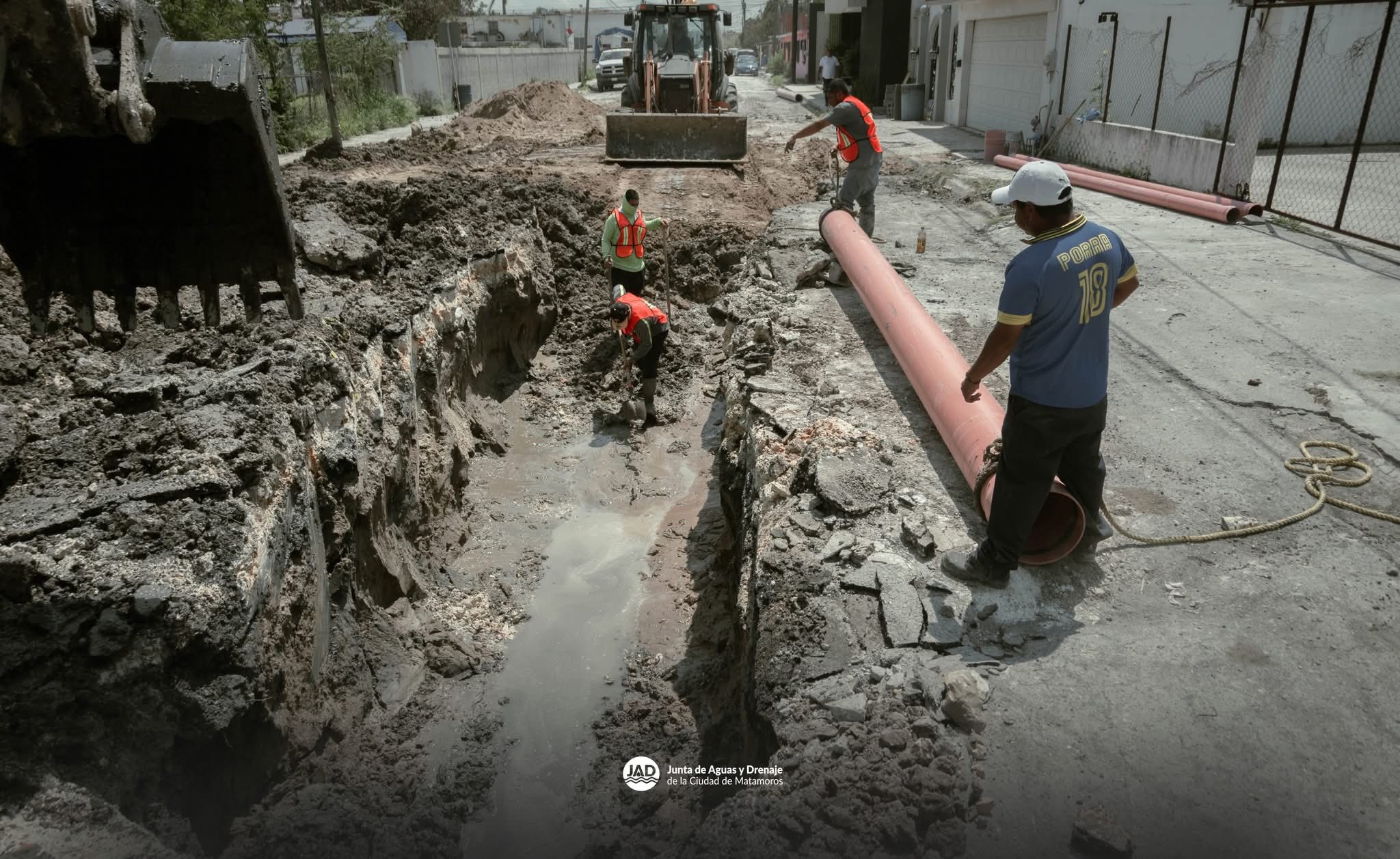 El Gobierno Municipal de Matamoros avanza en la mejora del drenaje sanitario en la colonia Chapultepec