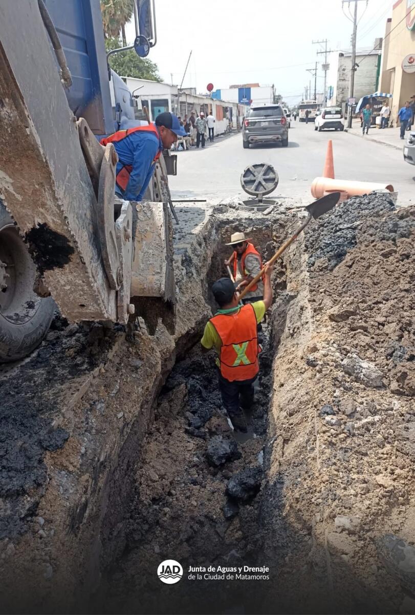 El Gobierno Municipal de Matamoros continúa con la rehabilitación del drenaje sanitario en la zona centro