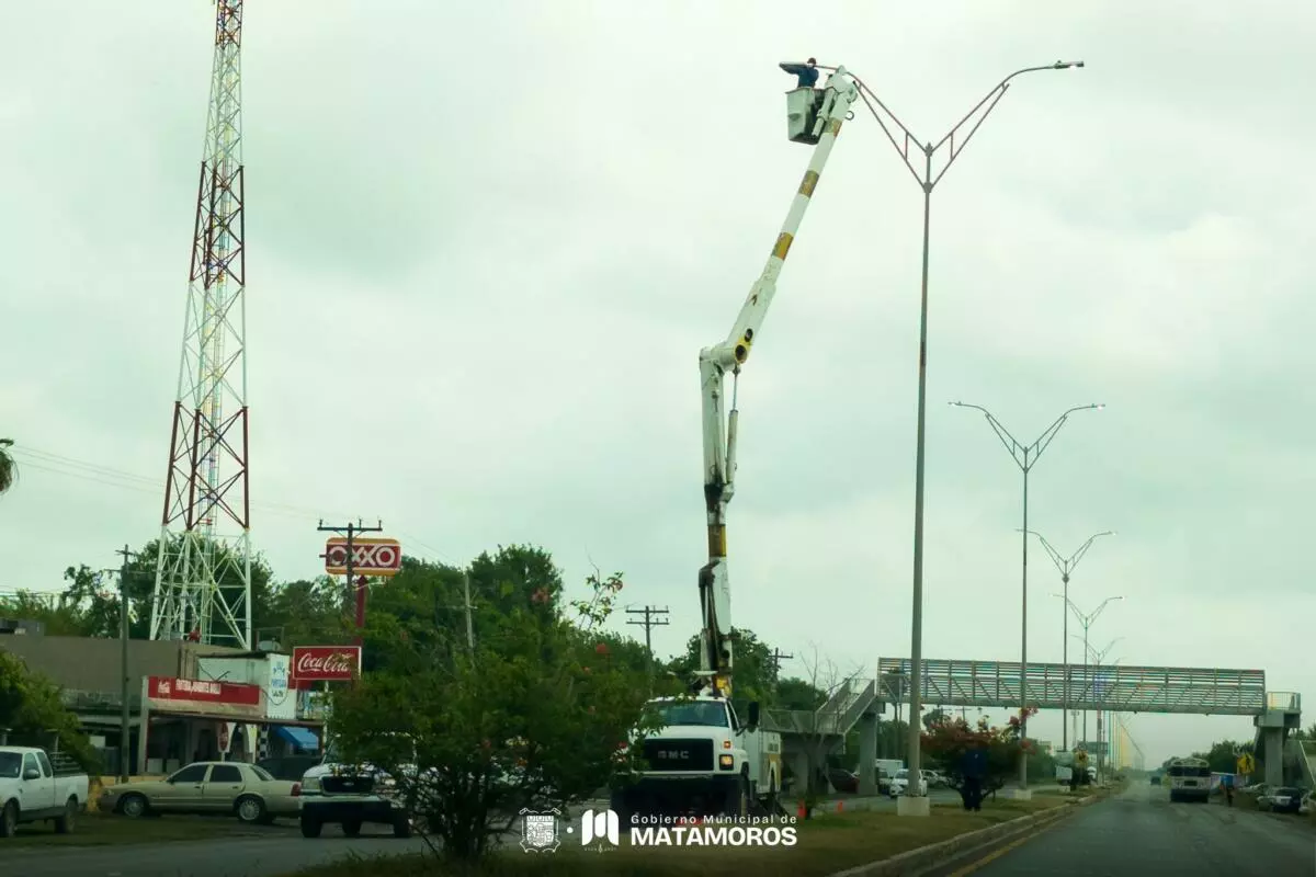 El Gobierno Municipal de Matamoros refuerza la rehabilitación del alumbrado público