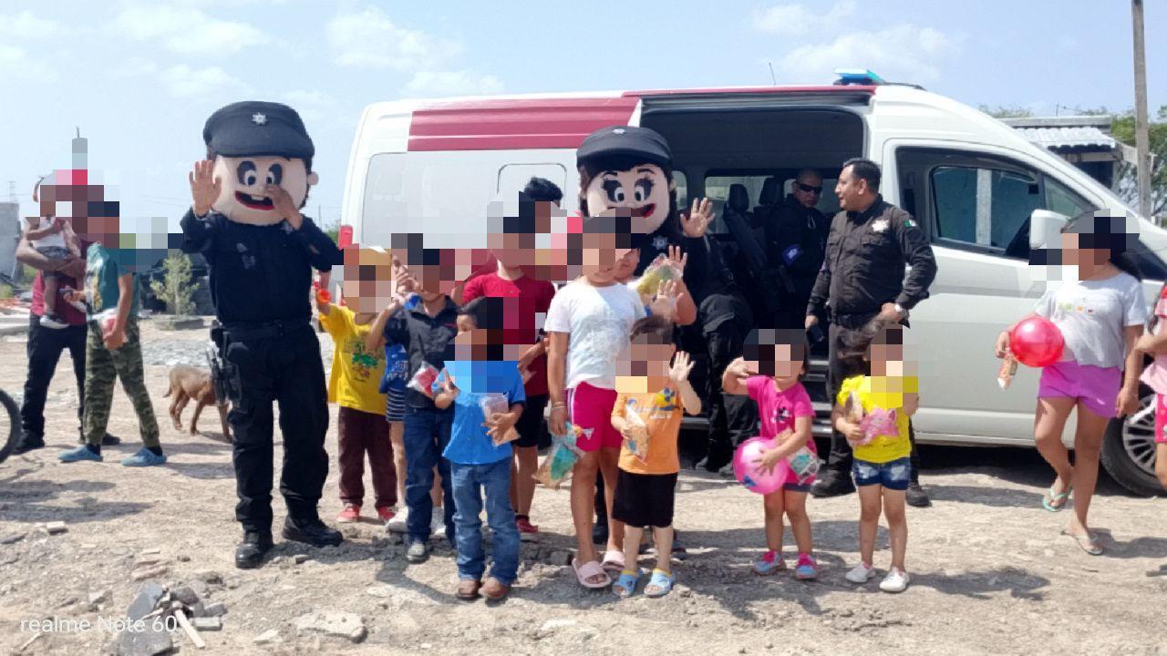 Niñas y niños de la frontera reciben juguetes por parte de la Guardia Estatal de Género