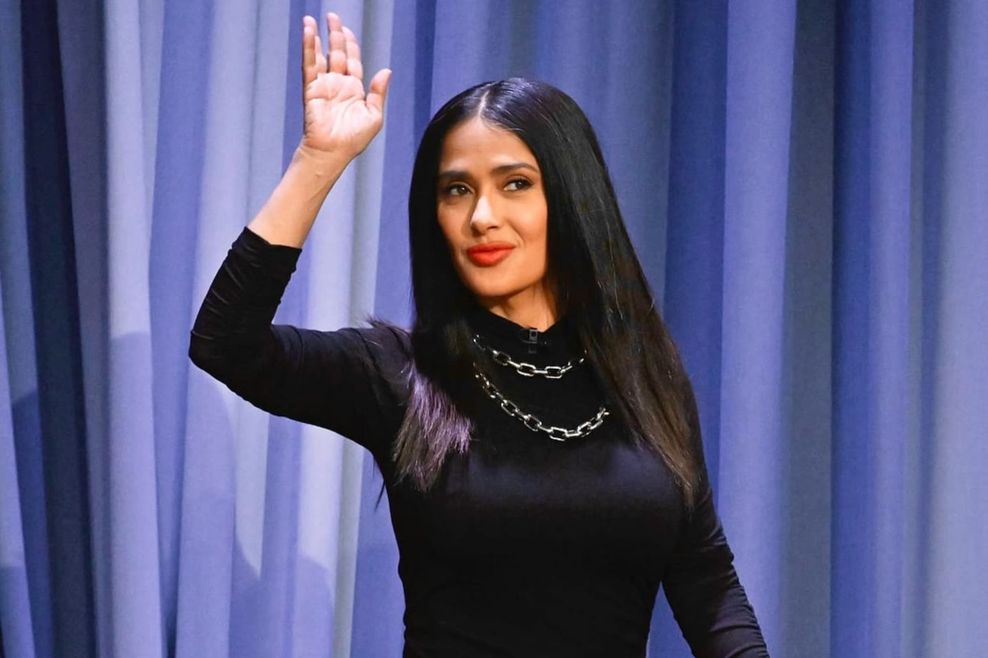 Salma Hayek deslumbra en bikini y reafirma estatus de ícono internacional