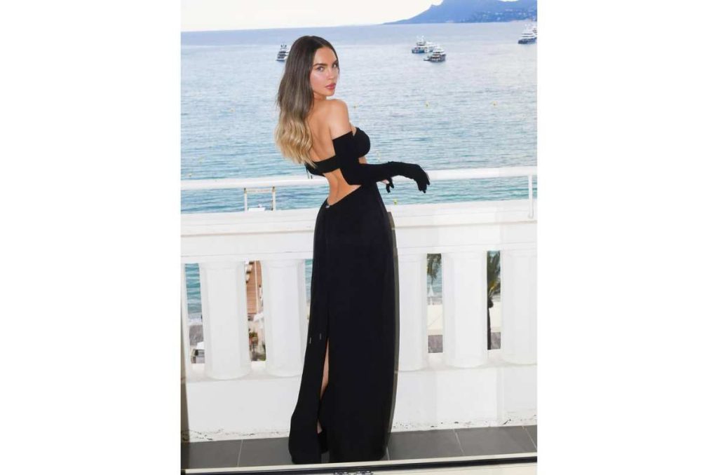 Belinda deslumbra en redes sociales con elegante vestido
