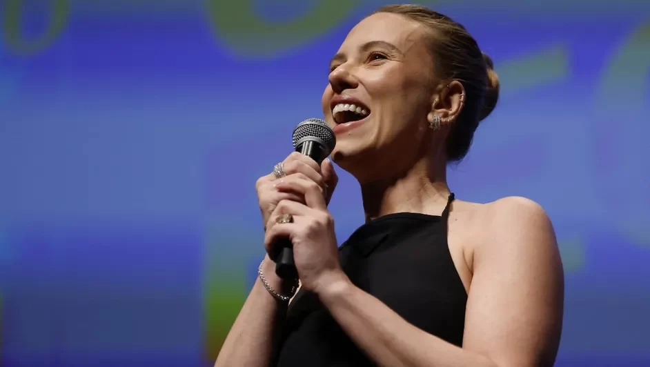 Scarlett Johansson recibió ovación de cinco minutos en su debut como directora en Cannes