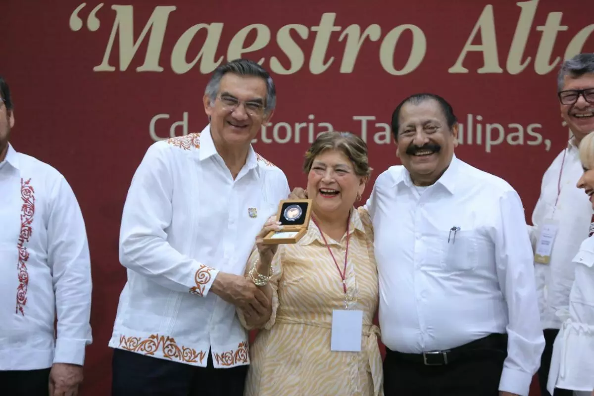 El gobernador Américo Villarreal Anaya reafirma su compromiso con el magisterio; otorga 284 condecoraciones