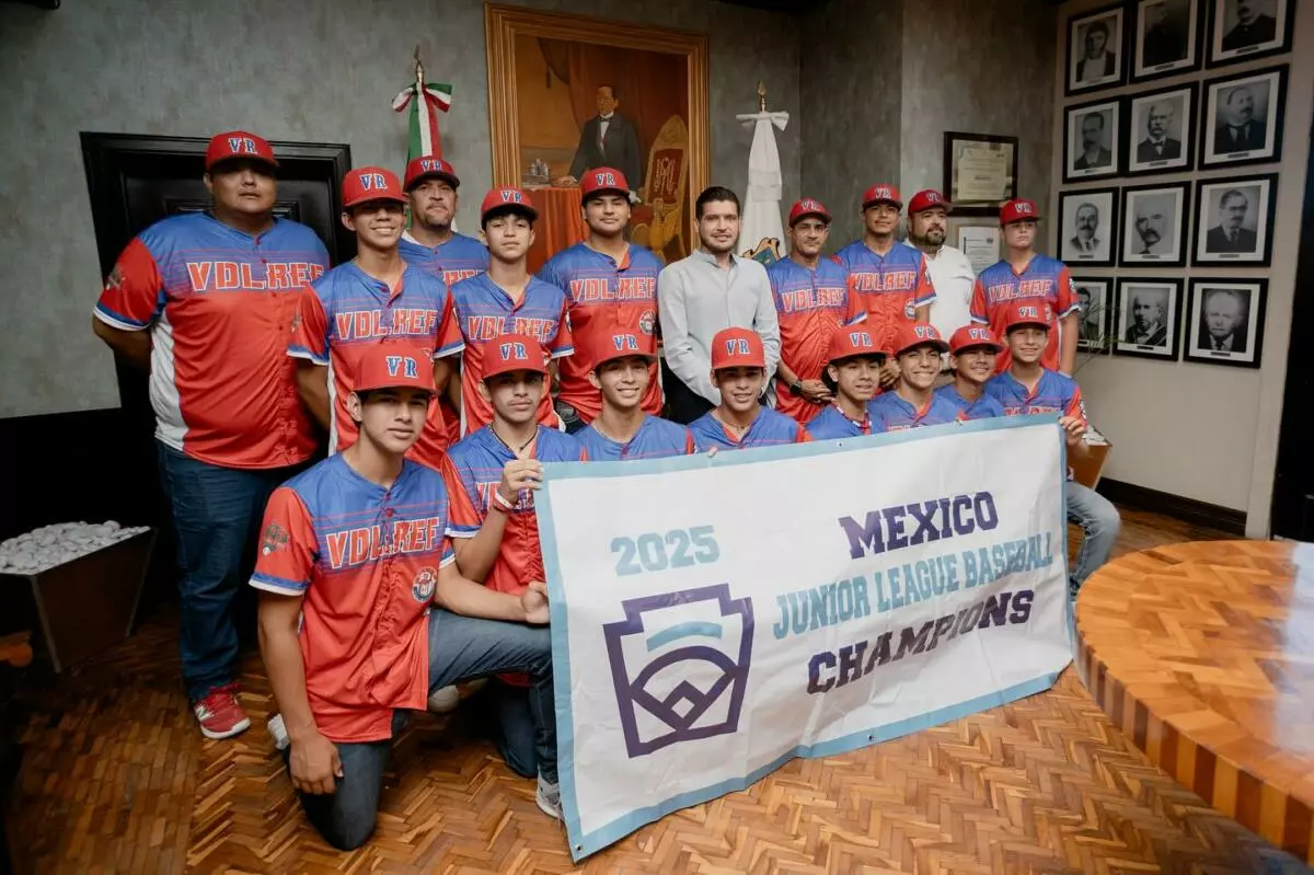 El alcalde Beto Granados recibe a campeones de la Liga Pequeña Villa del Refugio