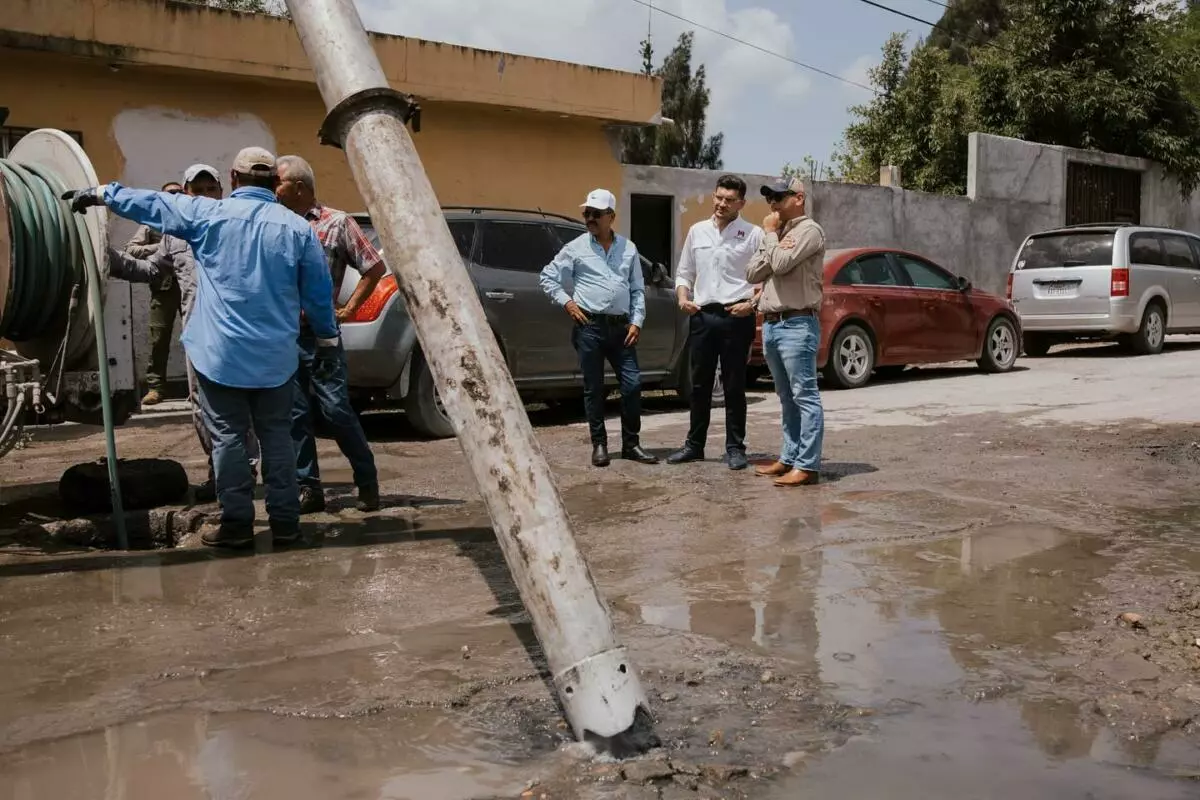 Junta de Aguas y Drenaje de Matamoros realiza trabajos de desazolve en la Sección 16