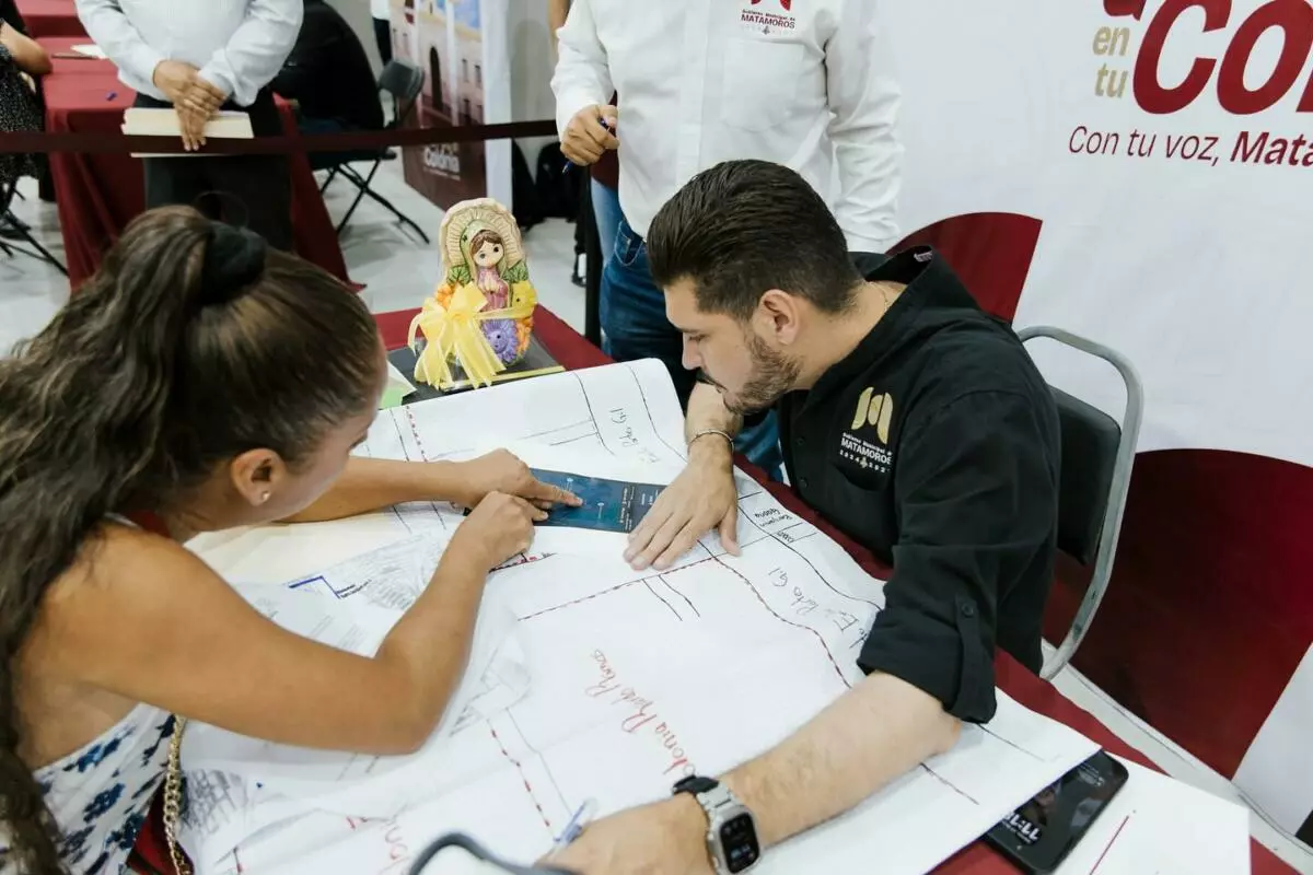 El alcalde Beto Granados entrega apoyos visuales y escucha a la ciudadanía en Mundo Nuevo