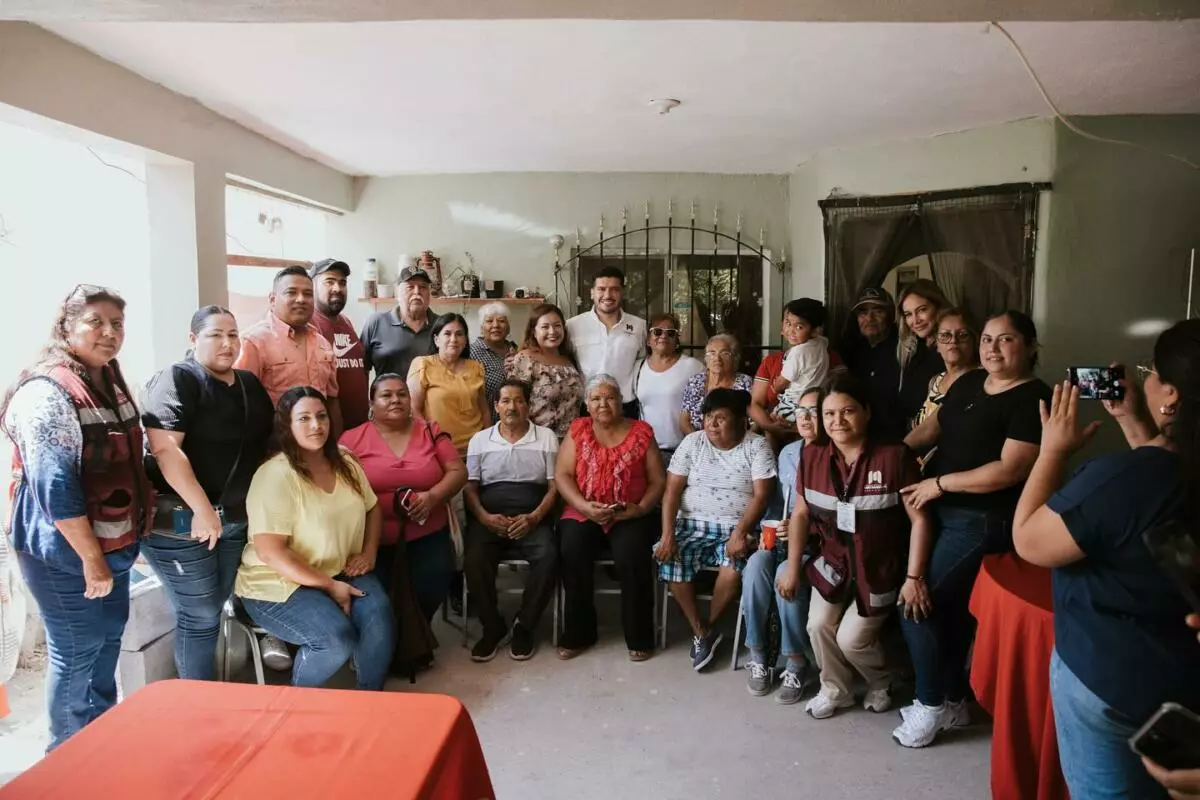 El alcalde Beto Granados escucha de cerca a vecinos de la Sección 16