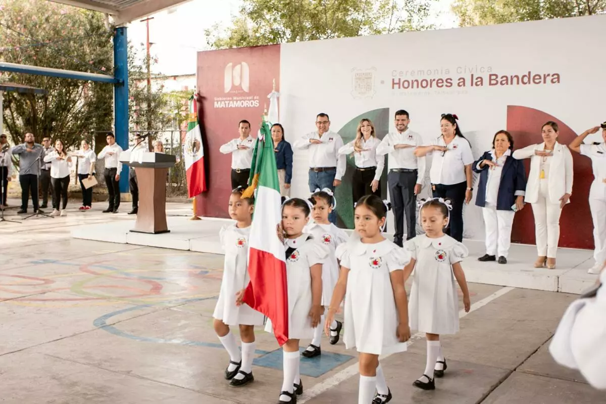 El alcalde Beto Granados encabeza Honores a la Bandera en el Jardín de Niños Club Activo 20-30