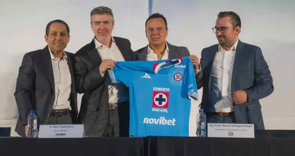 Cruz Azul presenta a Novibet como su nuevo patrocinador para el Apertura 2025