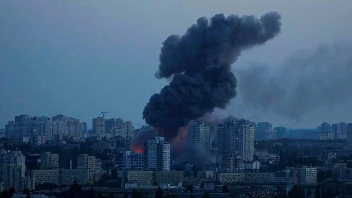 Rusia ‘contraataca’ a Ucrania: Bombardea 6 zonas de Kiev con misiles y drones, uno de sus mayores ataques