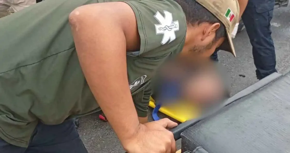 Lluvia provoca accidente de motociclista en Matamoros, Tamaulipas; fue llevado al IMSS