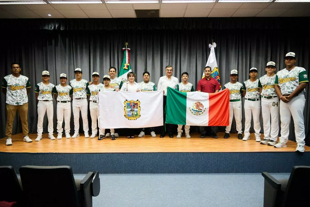 El gobernador Américo Villarreal respalda a jóvenes beisbolistas que representarán a México en el torneo mundial