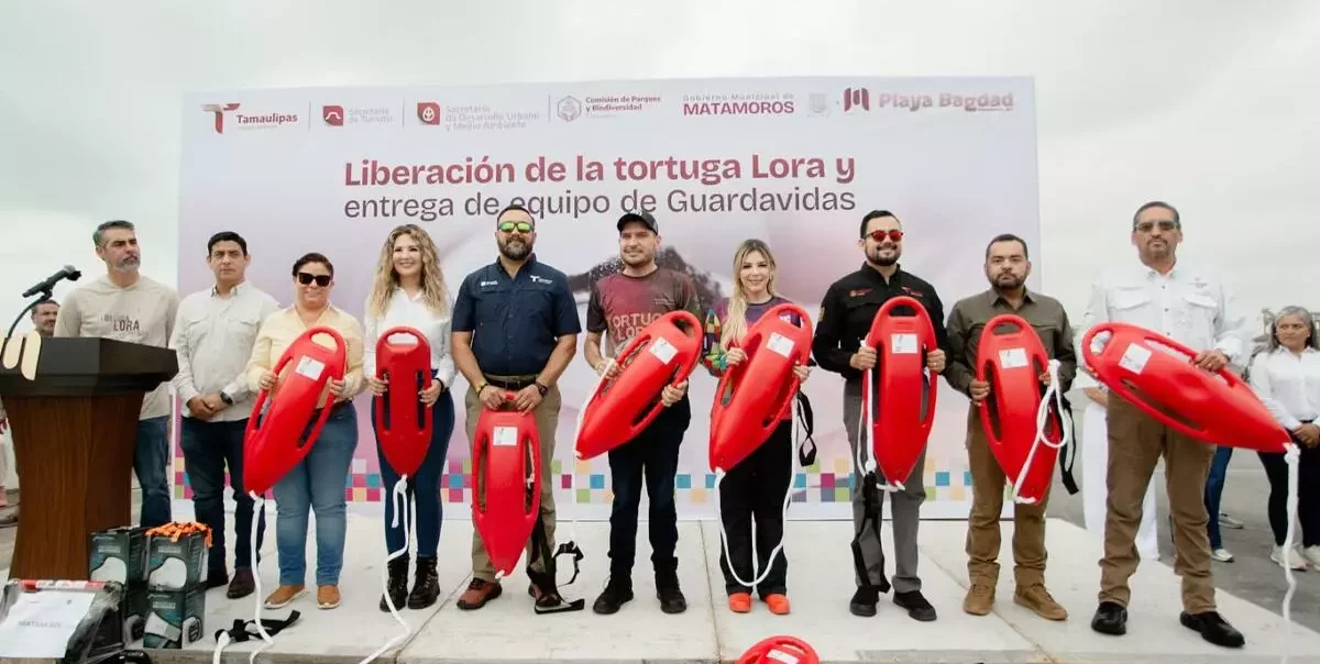 El alcalde Beto Granados participa en liberación de tortugas lora y recibe equipo para guardavidas en Playa Bagdad