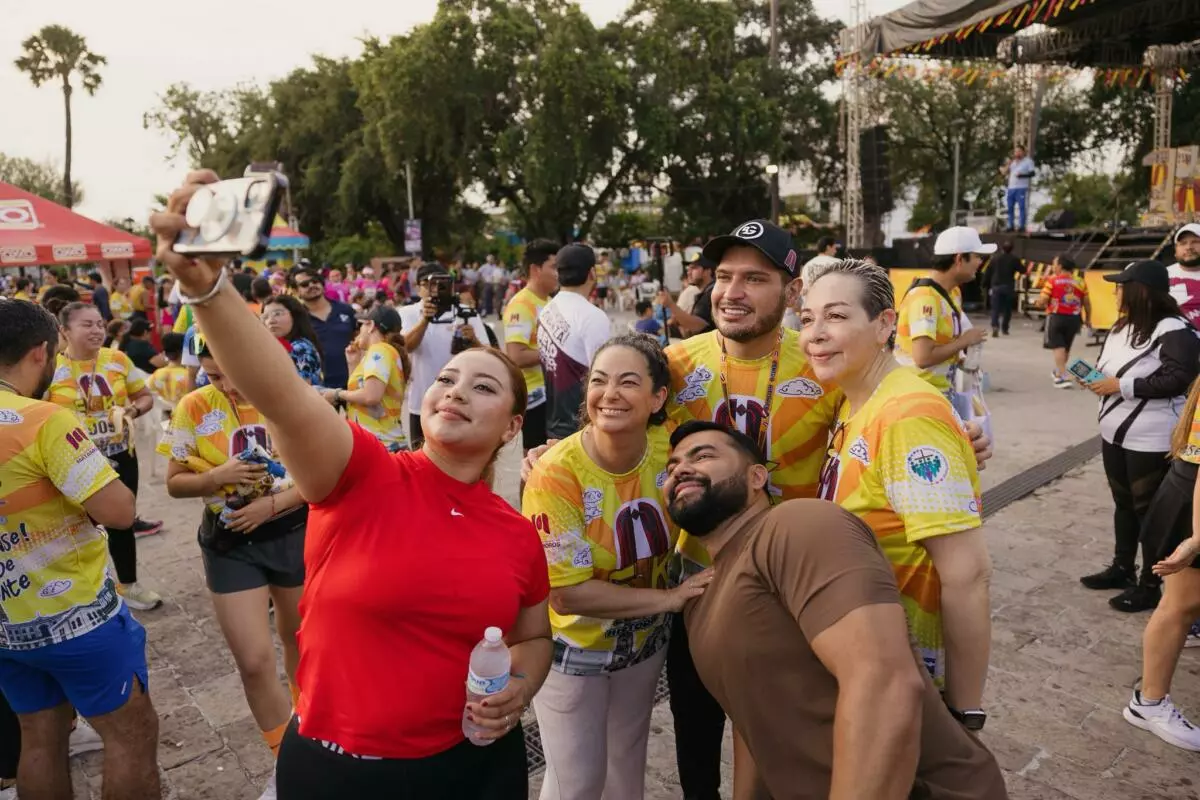 El alcalde Beto Granados acompaña a más de 1,500 corredores en las carreras de 5K y 1K por las Fiestas Patronales 2025 en Matamoros