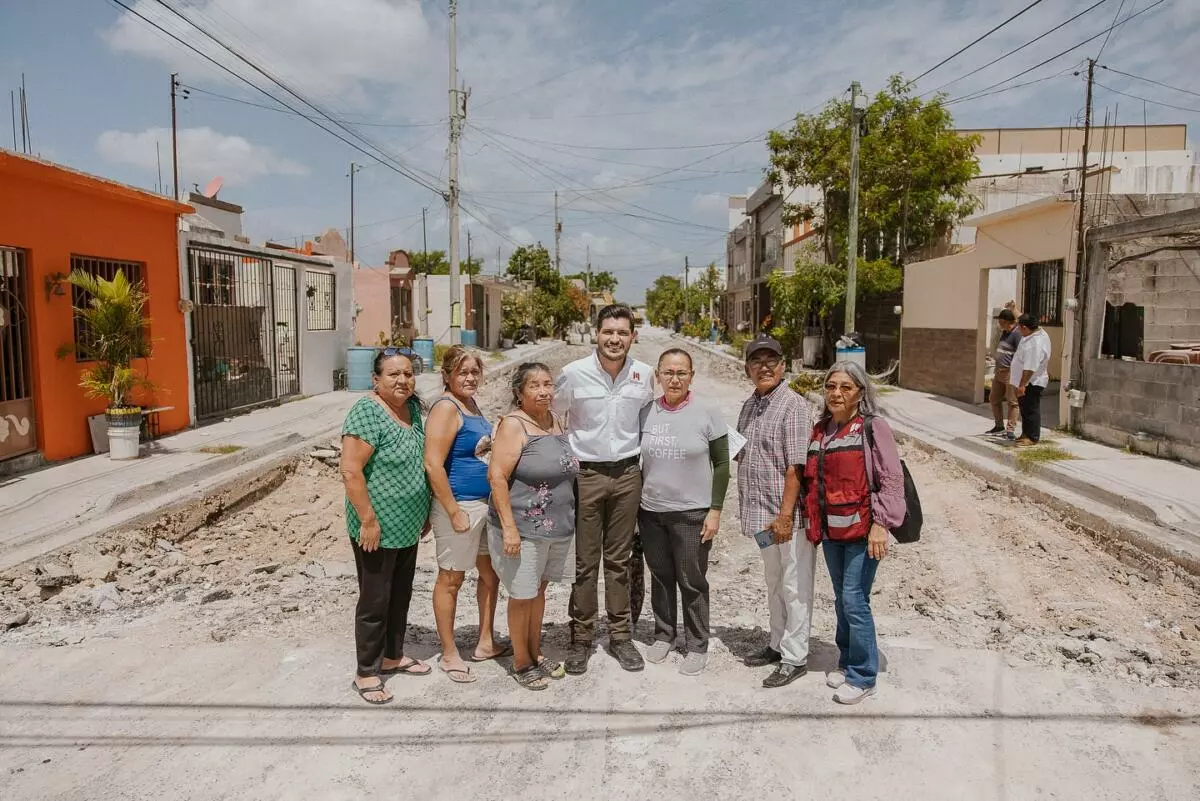 El alcalde Beto Granados da arranque a la pavimentación de la calle Jazmín en el Fraccionamiento Encinos