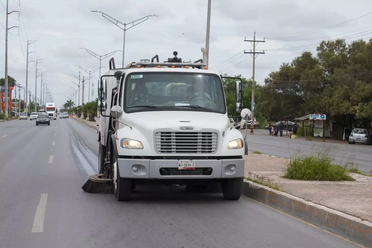 El alcalde Beto Granados impulsa limpieza permanente en avenidas principales