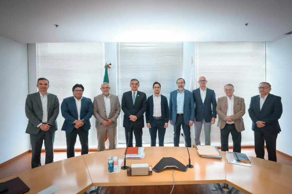 Gobernador de Tamaulipas gestiona con Banobras recursos para carreteras, puentes y el Puerto Norte