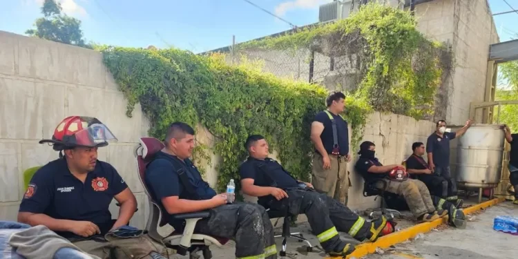 Reconocimiento para los cuerpos de emergencia que combatieron el incendio en la recicladora en Reynosa, Tamaulipas