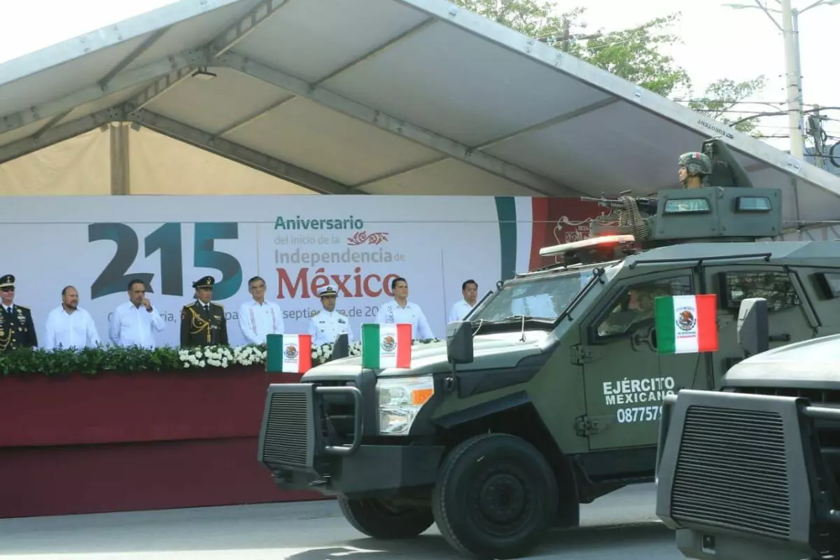El gobernador Américo Villarreal encabeza con orgullo el desfile cívico-militar por las Fiestas Patrias