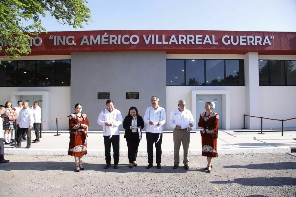 El gobernador Américo Villarreal rinde homenaje a su padre con la inauguración de gimnasio en la Normal de Educadoras