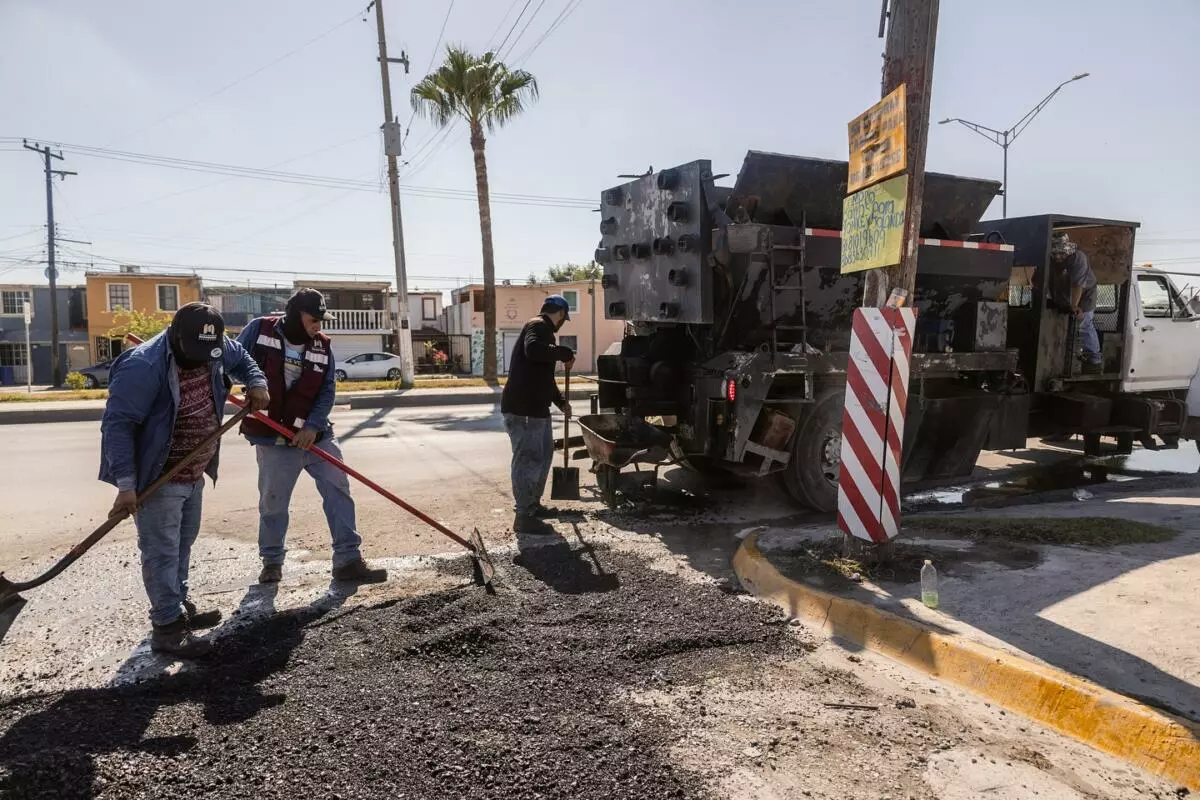 El gobierno municipal de Matamoros realiza jornada permanente de bacheo en diferentes colonias