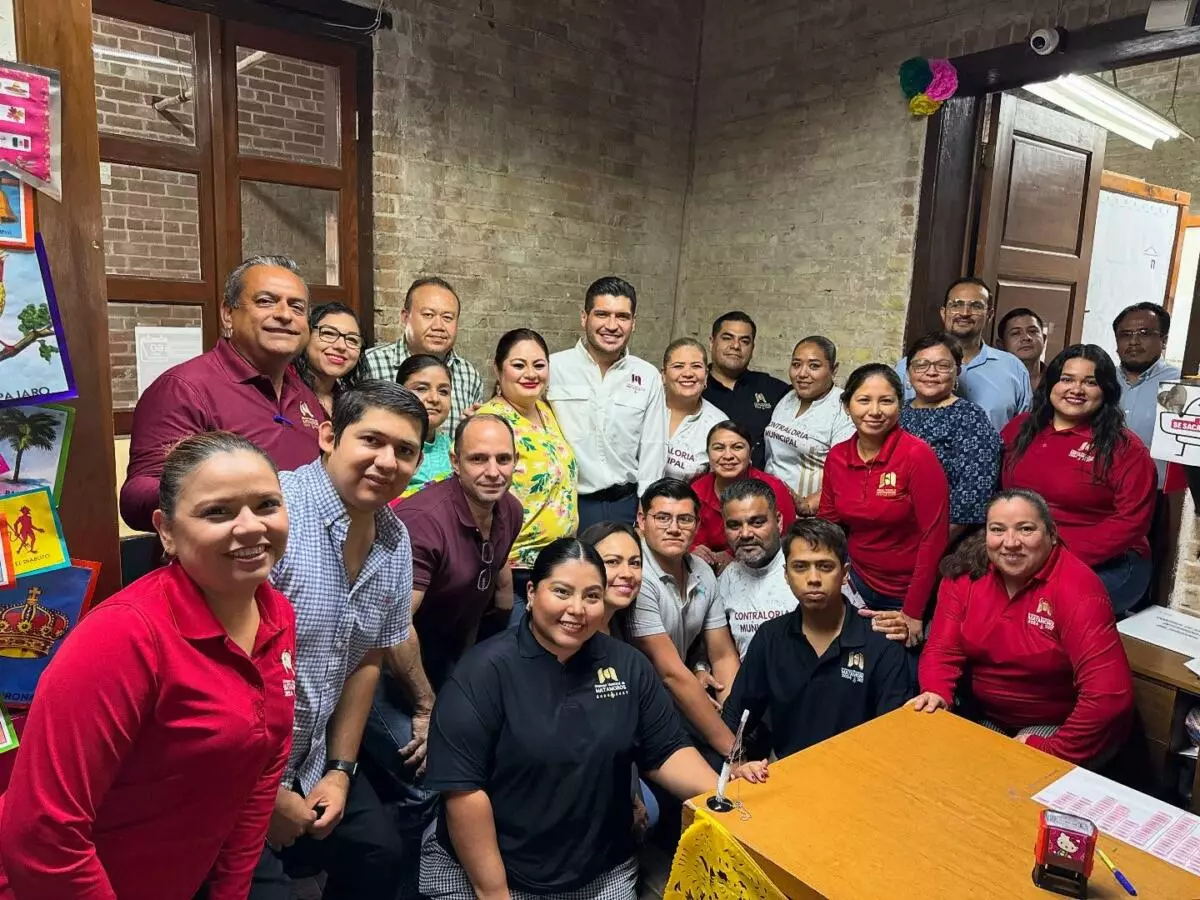 El alcalde Beto Granados visita oficinas municipales para supervisar su funcionamiento