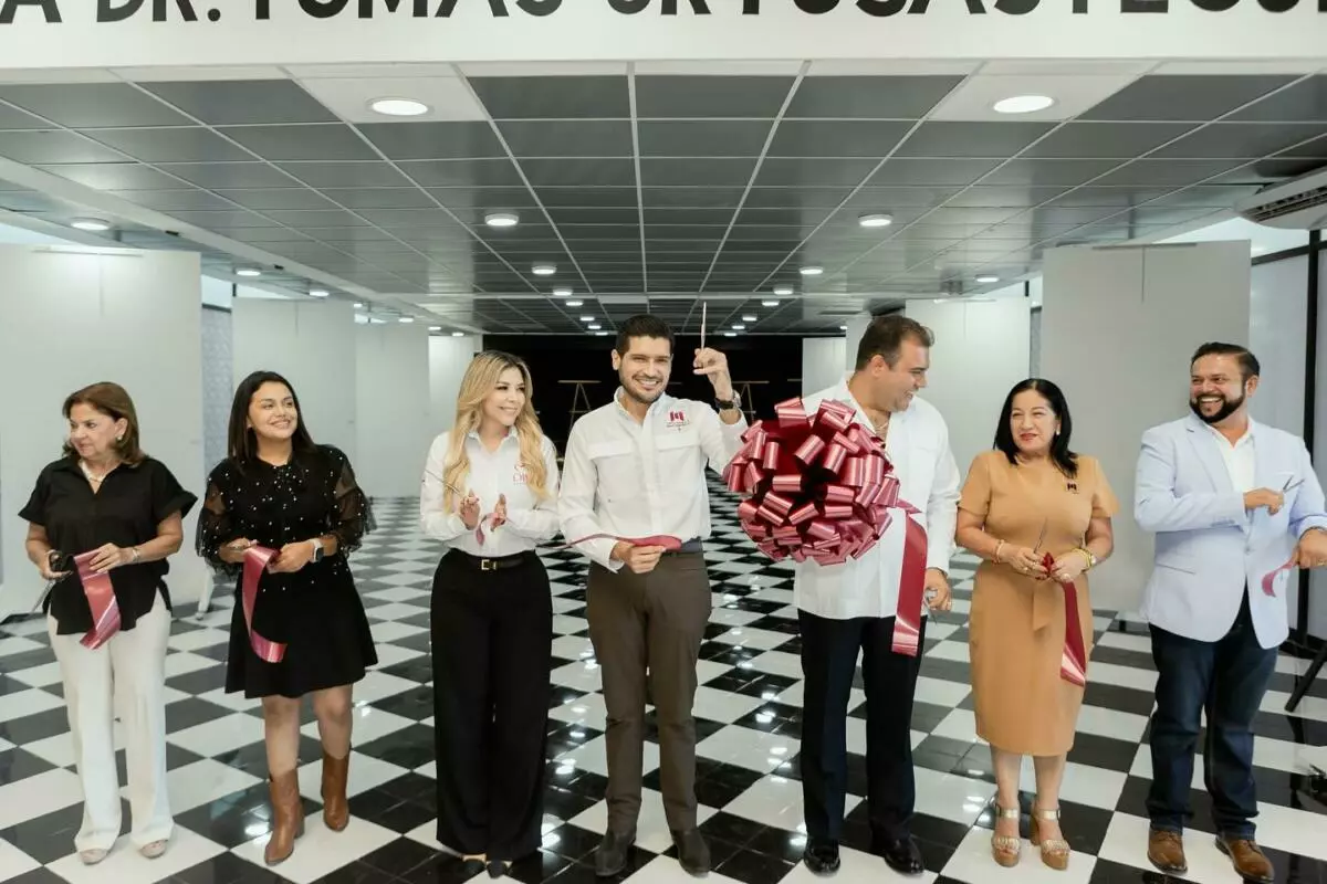 El alcalde Beto Granados acompaña la reinauguración de la Sala Dr. Tomás Urtusástegui en Matamoros