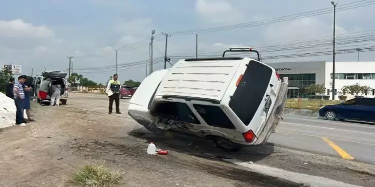 Choque entre vehículo y camioneta deja daños en Reynosa, Tamaulipas