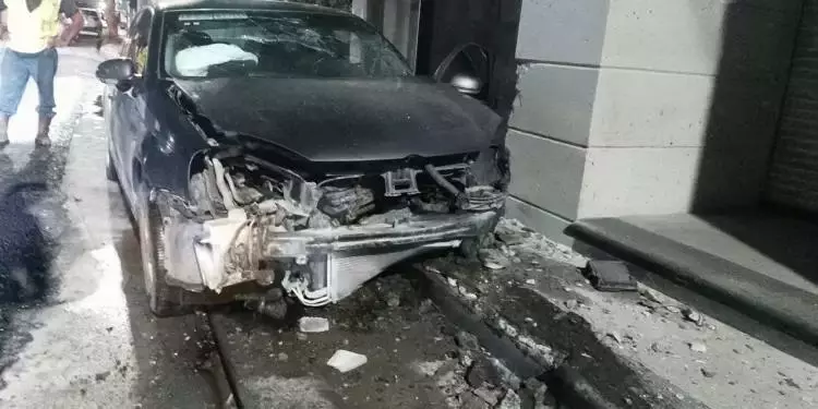 Dos lesionados tras chocar contra negocio en Reynosa, Tamaulipas