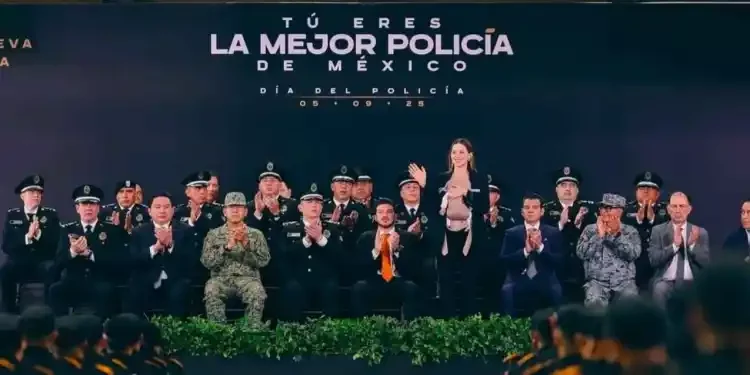 Mariana Rodríguez se hace viral al mostrar maternidad y trabajo juntos