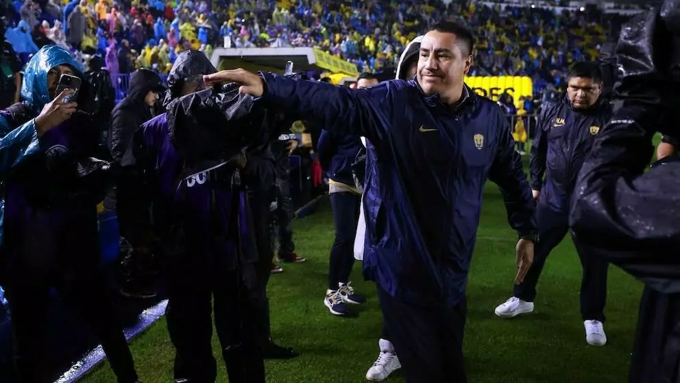 Por qué expulsaron a Efraín Juárez en el América vs Pumas: destapan la ofensa que lanzó a los árbitros