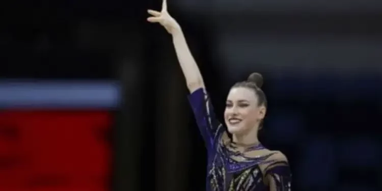 Madre vive una montaña rusa de emociones al ver a su hija coronarse campeona mundial