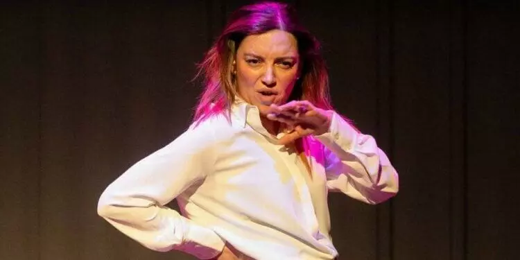 Regina Blandón lleva al teatro mexicano el poderoso monólogo “Prima Facie”